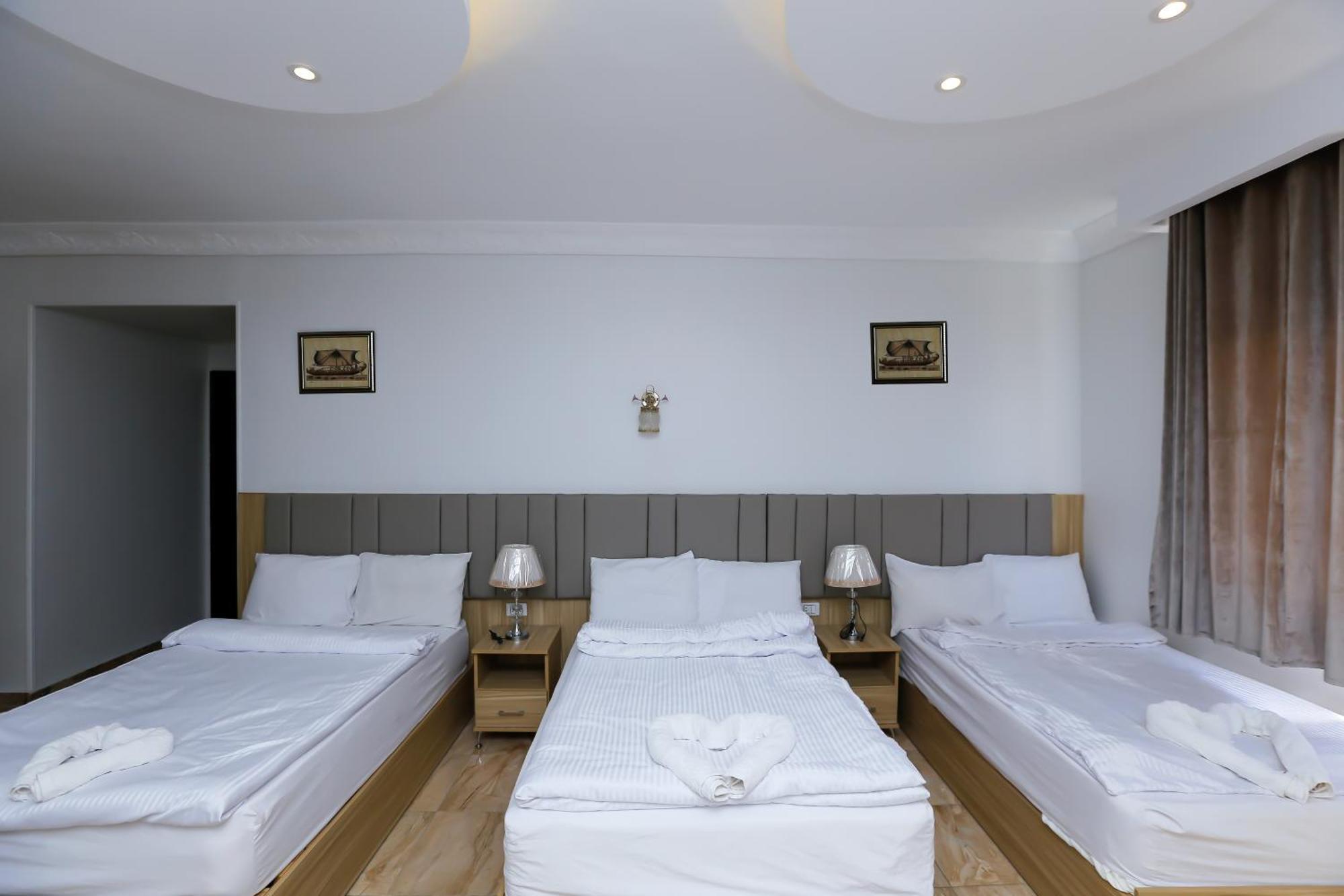 Pyramids Express View Hotel Kafret el-Gabal Extérieur photo