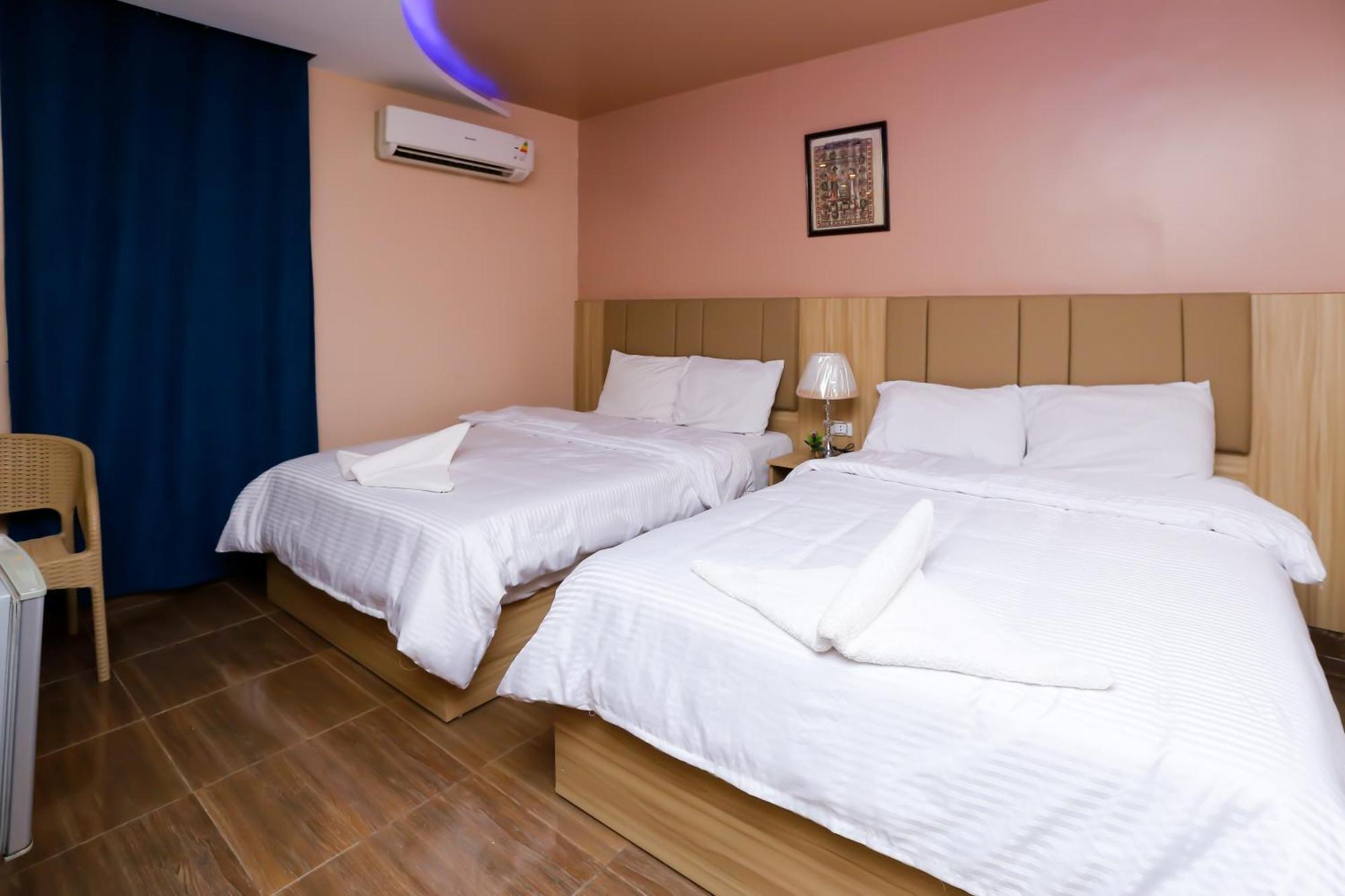 Pyramids Express View Hotel Kafret el-Gabal Extérieur photo