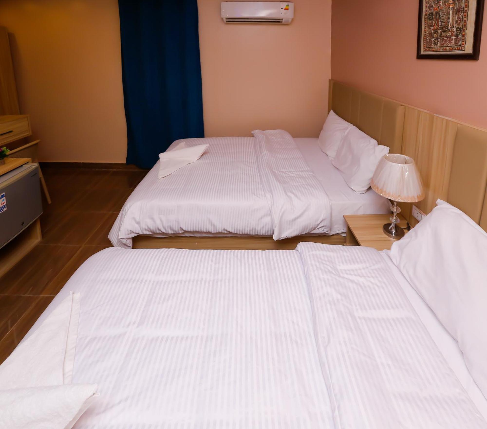 Pyramids Express View Hotel Kafret el-Gabal Extérieur photo