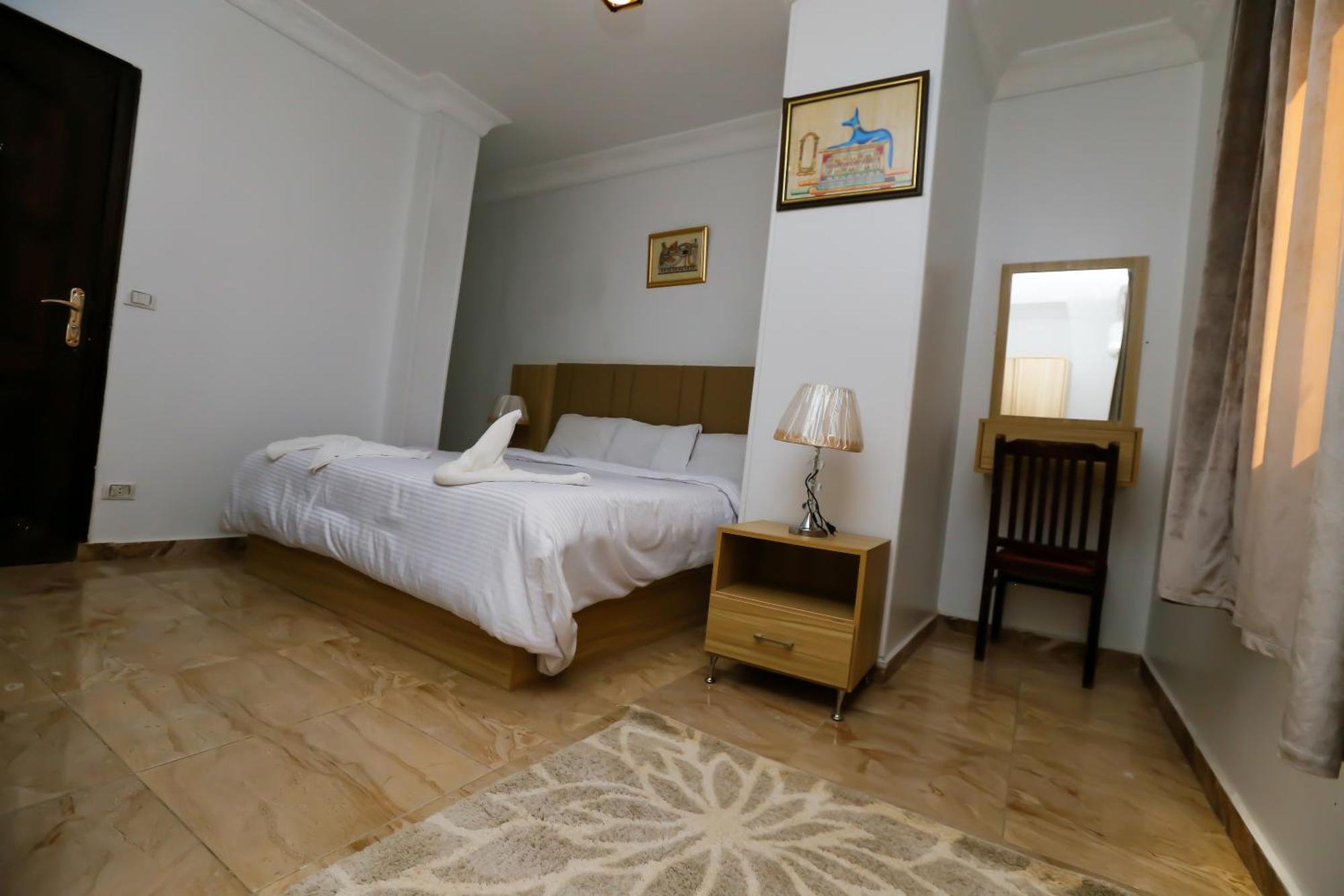Pyramids Express View Hotel Kafret el-Gabal Extérieur photo