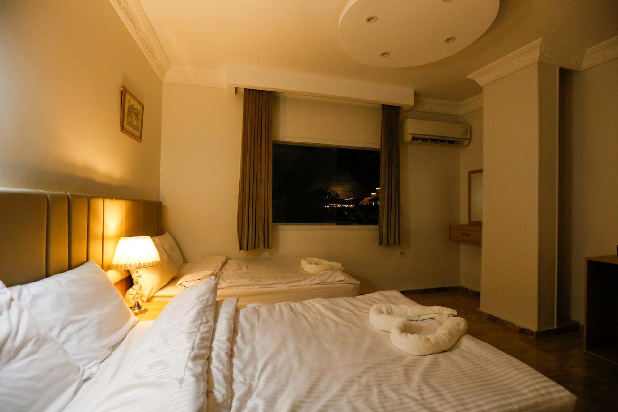 Pyramids Express View Hotel Kafret el-Gabal Extérieur photo