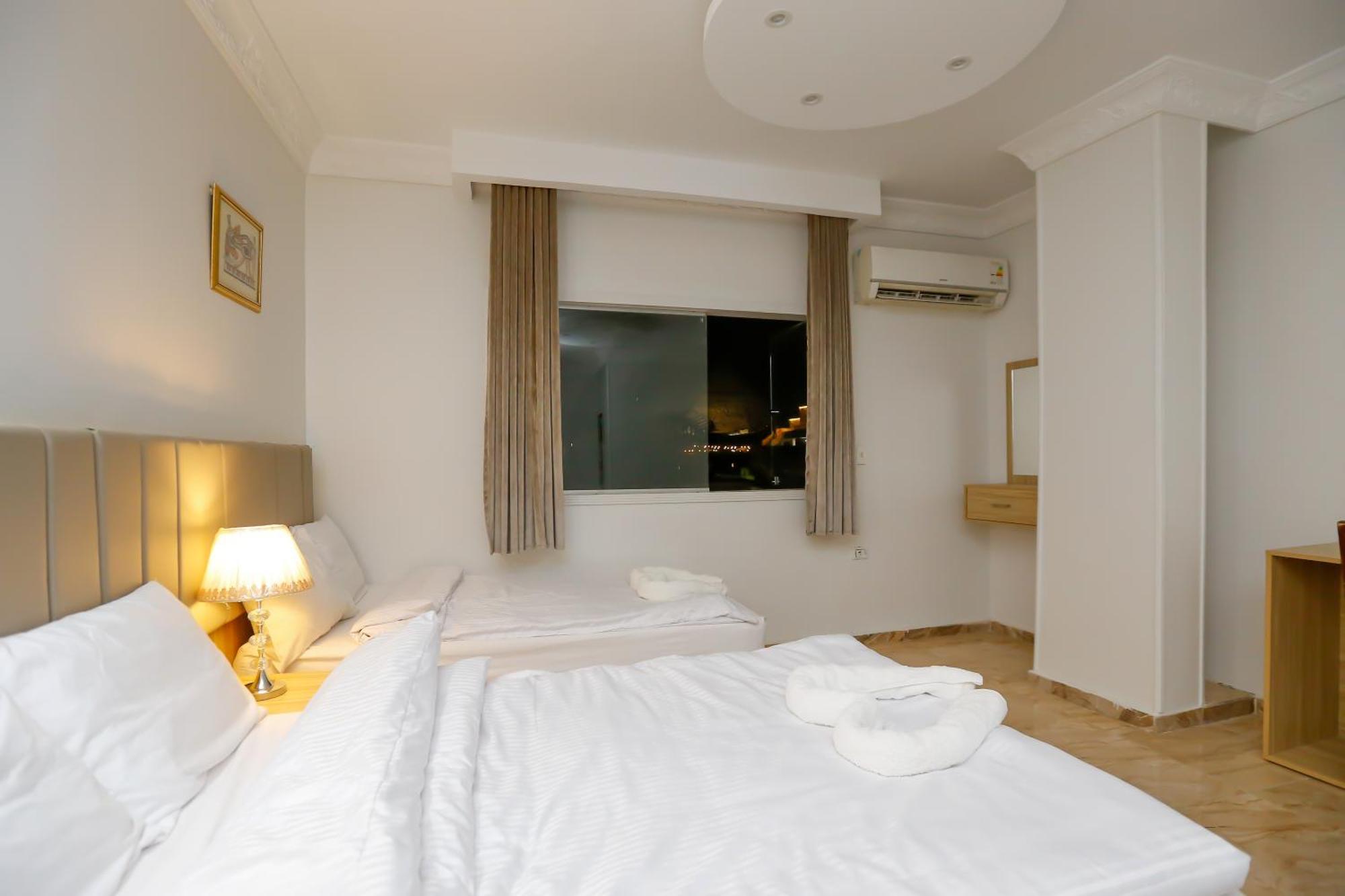 Pyramids Express View Hotel Kafret el-Gabal Extérieur photo